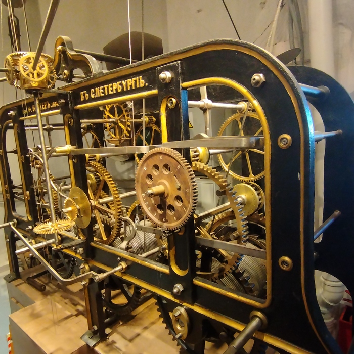 Механизм часов Башни городской думы в Санкт-Петербурге