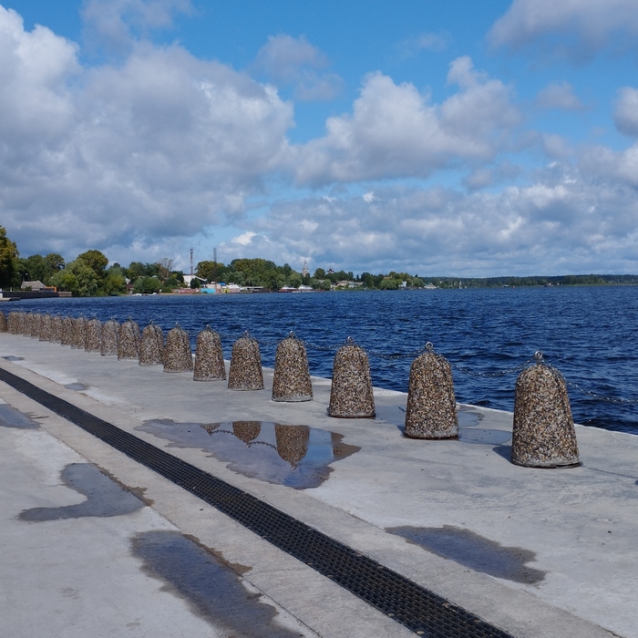 Набережная озера Селигер в Осташкове